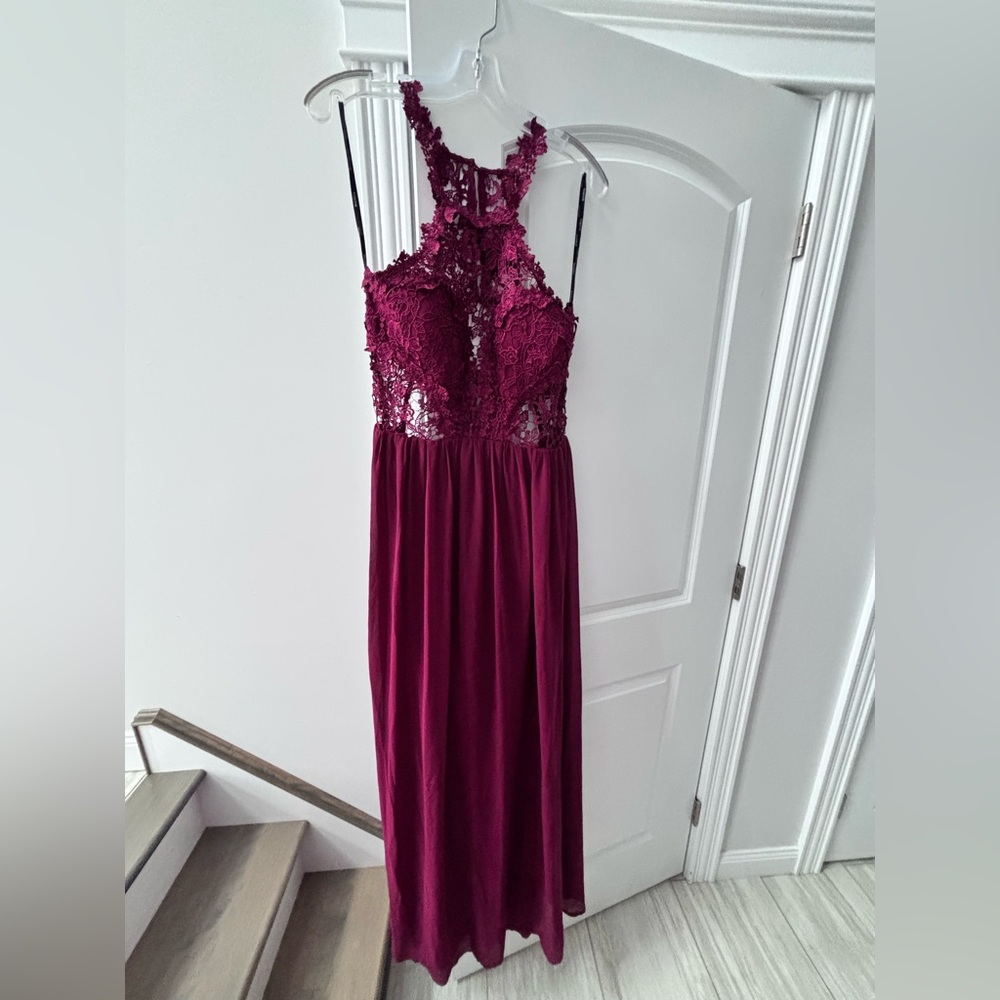Elegant Burgundy Lace Evening Dress